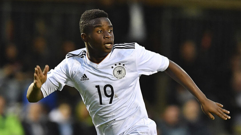 12º- Youssoufa Moukoko/ 17 anos. Clube atual: Borussia Dortmund