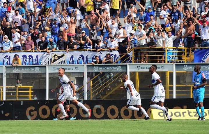 Água Santa - Sobe: Conseguiu achar uma forma de parar o ataque tricolor e não leva sustos ao longo do jogo. / Desce: Com um expulso na metade da etapa final, prejudicou as chances de armar um contra-ataque e buscar a defesa do São Paulo desarrumada.