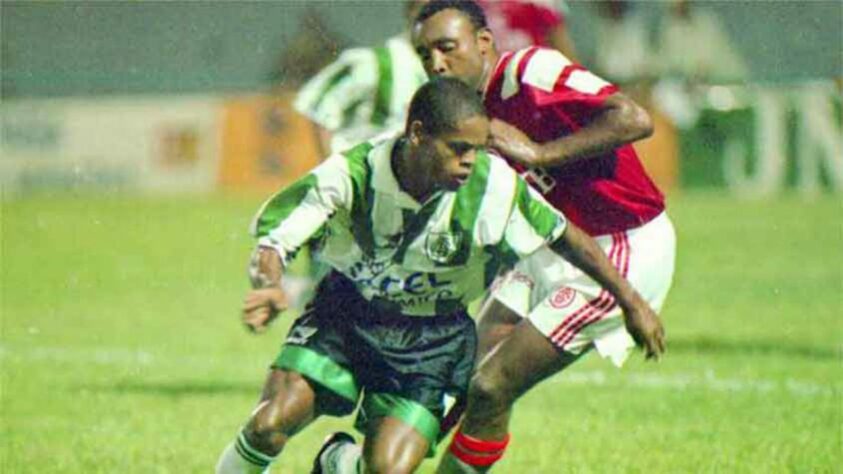 No América-MG, a missão do patrocínio era de levar o Coelho para a Série A. Trazendo Pintado, Tupãzinho e Marco Antônio Boiadeiro, o clube foi além do acesso e conquistou o título da segunda divisão.