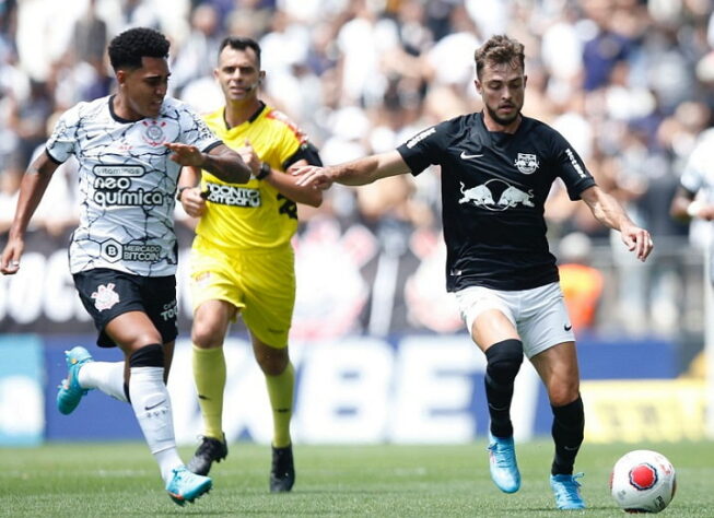 Red Bull Bragantino - Sobe - Seus jogadores de ataque, principalmente Artur, tentaram furar o bloqueio corintiano, mas Cássio estava em dia inspirado e não deixou passar nada. Desce - O time jogou bem e segurava o empate na casa do adversário, mas acabou sofrendo gol no final.