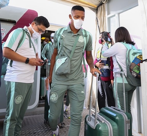 Danilo durante o desembarque em Abu Dhabi.