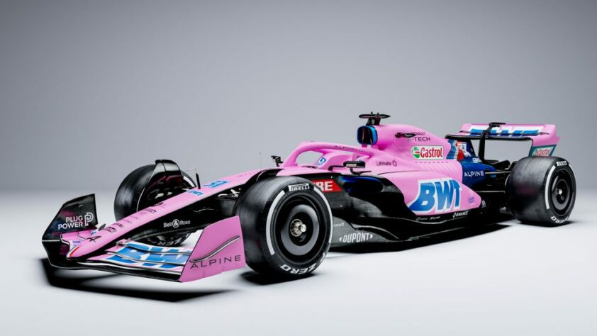 A pintura terá duas versões. O carro predominantemente rosa será utilizado nas duas primeiras etapas da temporada (Bahrein e Arábia Saudita), em homenagem à nova patrocinadora da equipe, a BTW. Depois, o carro azul será usado ao longo da temporada.