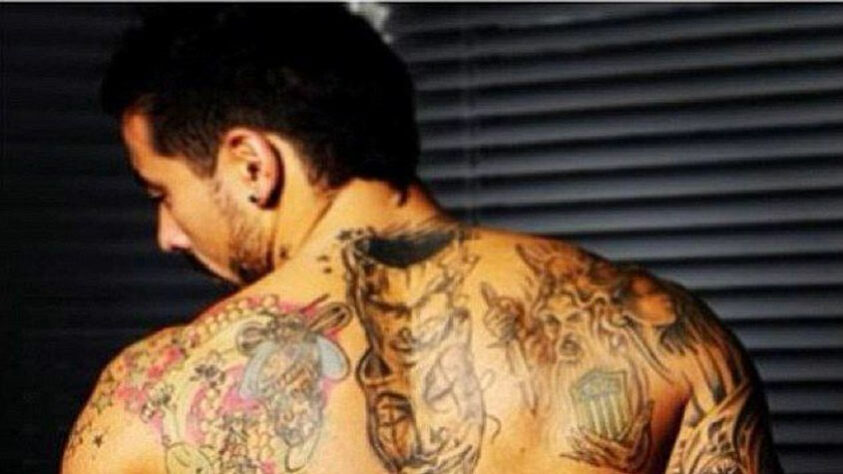 Lavezzi tem uma tatuagem do seu clube de coração, o Rosario Central.