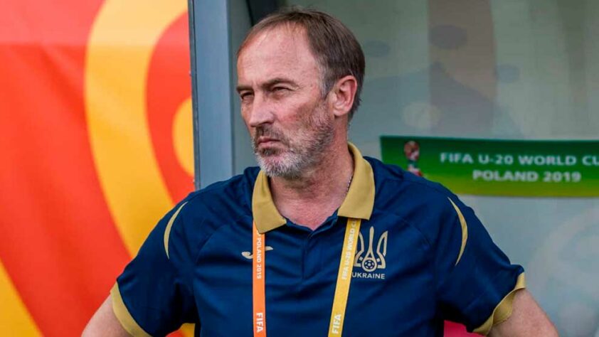 O técnico da seleção da Ucrânia, Oleksandr Petrakov, por sua vez, pregou a união dos ucranianos e afirmou acreditar no exército do país. Ele ainda destacou que não há nada a temer.