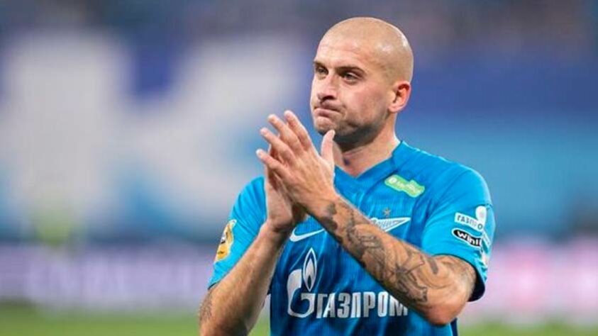 FECHADO - A declaração de guerra da Rússia contra a Ucrânia continua levando consequências ao mundo do futebol. Nesta sexta-feira, o Zenit-RUS demitiu o zagueiro ucraniano Yaroslav Rakitskiy, de 32 anos. O defensor havia usado as redes sociais para criticas o governo russo.