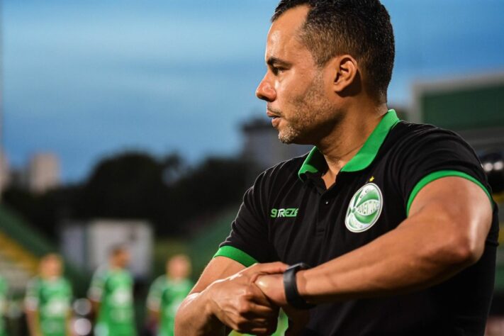 Jair Ventura - Demitido do Juventude no dia 11 de fevereiro - Mesmo depois de salvar o clube do rebaixamento no Brasileirão 2021, foi mandado embora após um início sem vitórias no Campeonato Gaúcho.