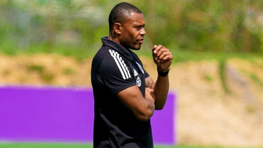 Júlio Baptista (40 anos) - Clube atual: Real Valladolid B (Espanha)