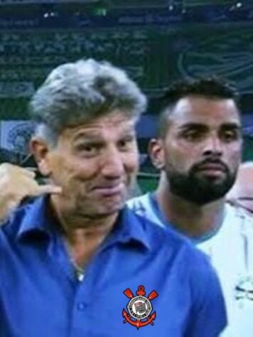 Queda de Sylvinho rendeu memes e fez a alegria dos torcedores do Corinthians nas redes sociais.