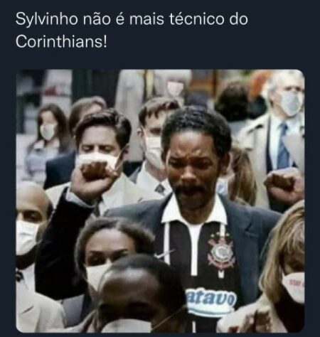 Queda de Sylvinho rendeu memes e fez a alegria dos torcedores do Corinthians nas redes sociais.