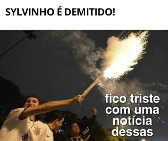 Queda de Sylvinho rendeu memes e fez a alegria dos torcedores do Corinthians nas redes sociais.