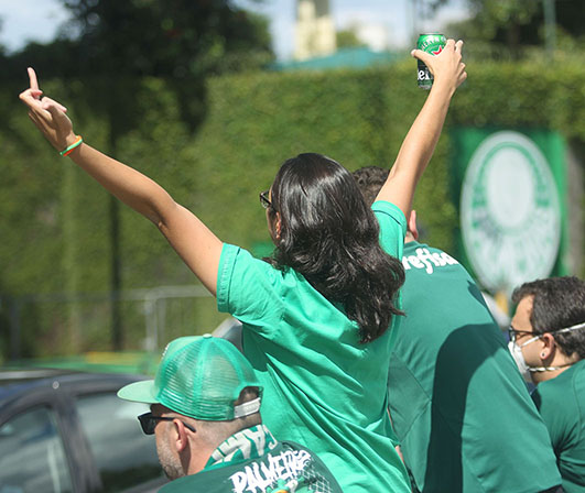 Torcida do Palmeiras no aguardo da delegação que voltou de Abu Dhabi