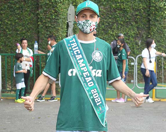 Torcida do Palmeiras no aguardo da delegação que voltou de Abu Dhabi