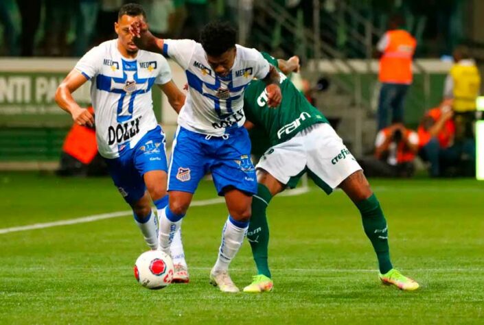 Água Santa - Sobe: Conseguiu levar perigo em chutes contra o gol do Palmeiras e chegou a fazer um gol que estava impedido. / Desce: Era possível ter mais coragem e pressionar mais o Verdão no campo de defesa.