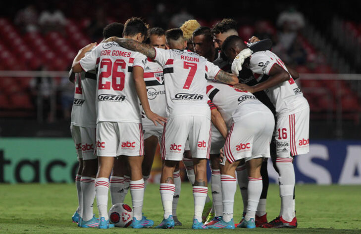 O São Paulo passou por sufoco, mas conseguiu vencer o Santo André pelo placar de 1 a 0, no Morumbi, garantindo a primeira vitória da equipe na temporada 2022, pelo Campeonato Paulista. Marquinhos entrou no final e salvou o Tricolor. Veja as notas dos jogadores do time do Morumbi na partida (por Izabella Giannola)