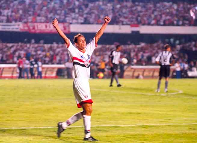 São Paulo - 1998: O Tricolor foi campeão em grande estilo, revertendo o placar contra o Corinthians. Depois de perder por 2 a 1 para o Timão no jogo de ida, o time de Rogério Ceni fez 3 a 1 no segundo, ganhando o título naquele ano.