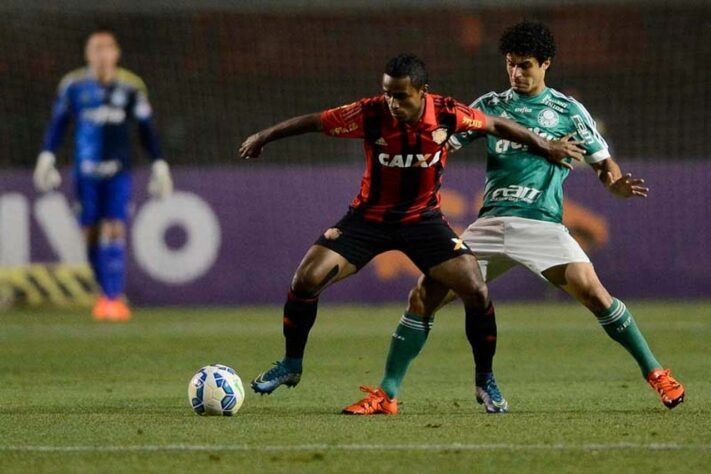 Palmeiras 0 x 2 Sport - Campeonato Brasileiro - 24/10/2015: a partida foi realizada no estádio do Pacaembu por conta de um show da banda britânica Muse.