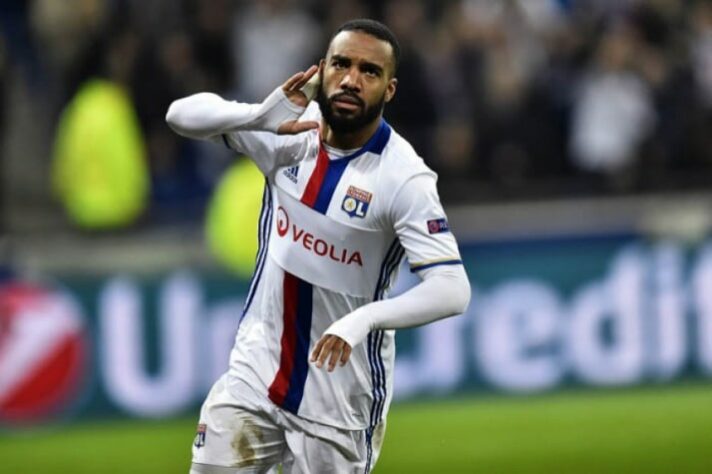 5º - Lyon: 270 milhões de euros arrecadados (R$ 1,5 bilhão) - Venda mais alta desde julho de 2015: Lacazette (Arsenal).