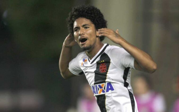 Douglas Luiz era promessa do Vasco e fez grandes jogos no profissional, atraindo os olhares do poderoso City, da Inglaterra. A venda foi considerada muito boa na época, especialmente pela posição. Hoje, é um dos destaques do Aston Villa, que o adquiriu em definitivo, em 2019.