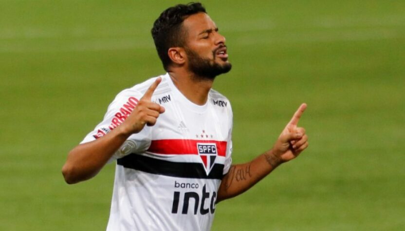 Reinaldo - Posição: lateral-esquerdo - Idade: 33 anos - De saída do: São Paulo