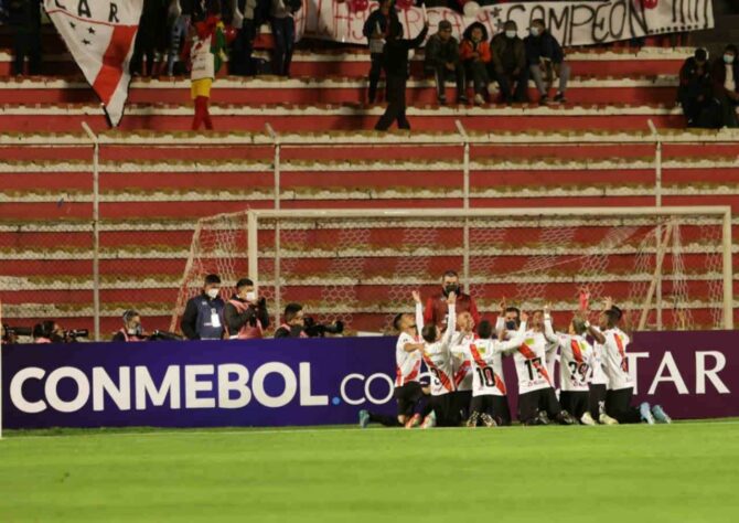 Em sua primeira partida na Libertadores 2022, o Corinthians perdeu para o Always Ready por 2 a 0, em La Paz, no estádio Hernando Siles. Veja como o Timão se saiu em suas estreias na Libertadores.