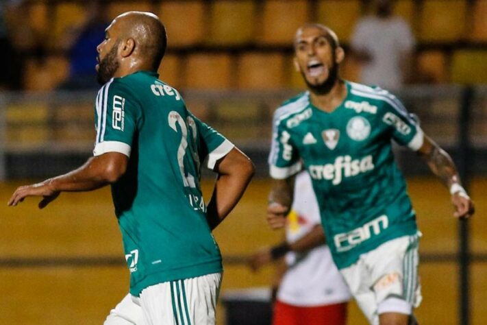 Palmeiras 1 x 2 Red Bull Brasil - Campeonato Paulista - 24/03/2016: a partida foi realizada no estádio do Pacaembu por conta de um show da banda americana Maroon 5. 