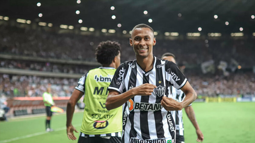 ESQUENTOU - Pouco utilizado por Eduardo Coudet, o atacante Ademir, do Atlético-MG, foi especulado em outros times, inclusive brasileiros, como Athletico-PR e Grêmio. Ao ser perguntado sobre o assunto, o jogador garantiu foco no Atlético-MG, mas não descartou a possibilidade de deixar o clube, caso seja vantajoso para ambas as partes. 