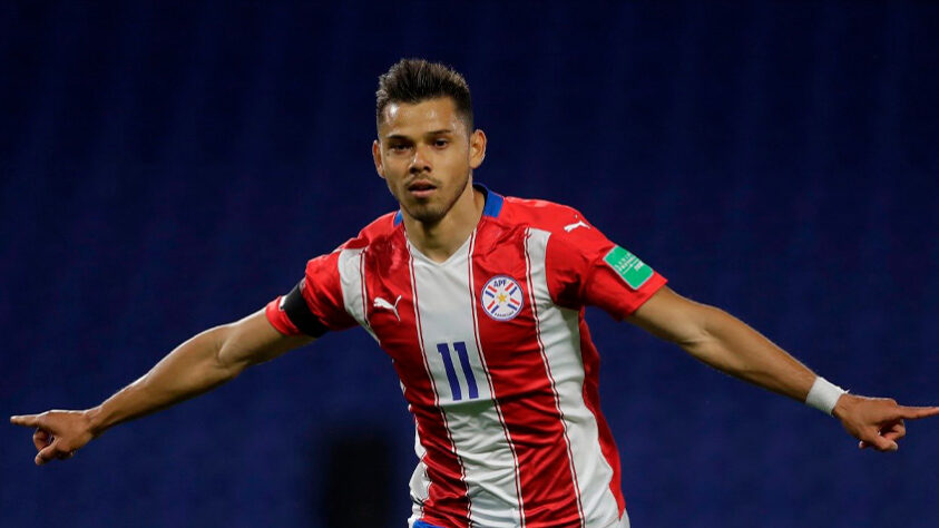 FECHADO - A passagem de Ángel Romero no Cruz Azul chegou ao fim. O paraguaio não entrou em acordo com o time mexicano e vai embora ao término de 2022. Com isso, o ex-Corinthians está livre no mercado.