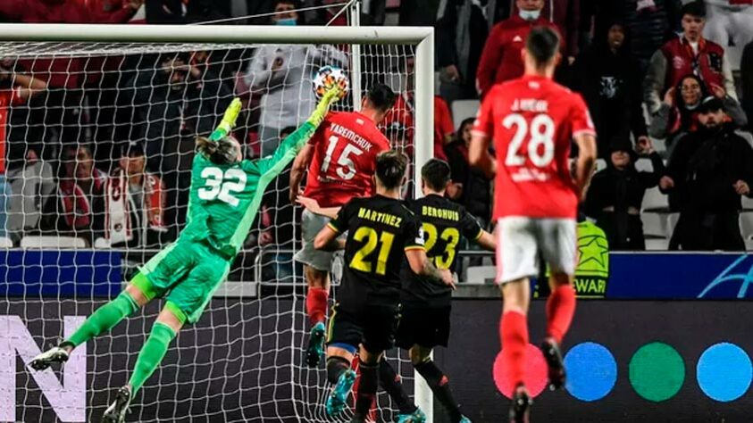 Confronto aberto entre Ajax e Benfica. No Estádio da Luz, as equipes empataram em 2 a 2. Tadic e Haller marcaram para os holandeses. Yaremchuk e um gol contra de Haller mantiveram os portugueses vivos na disputa. Uma vitória simples dá a classificação a qualquer um dos times.