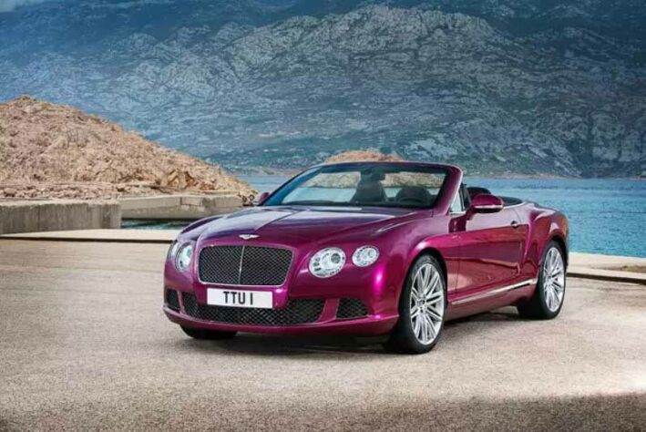 Atacante do Bayern, Robert Lewandowski possui um carro de alto luxo. Fica evidente o gosto arrojado do polonês ao adquirir o Bentley Continental GT Atacante do Bayern, Robert Lewandowski possui um carro de alto luxo. Fica evidente o gosto arrojado do polonês ao adquirir o Bentley Continental GT