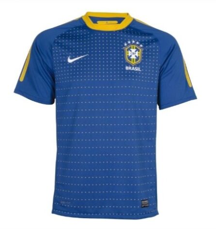 2010 - A segunda camisa do Mundial da África do Sul foi utilizada no jogo da eliminação do Brasil, contra a Holanda. Ela era azul e tinha detalhes de bolinhas brancas.