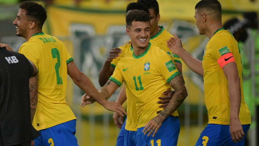 "A seleção Brasileira (foto) tem um time equilibrado e ganhou bons reforços nos últimos jogos com os jovens jogadores que entraram e aproveitaram as oportunidades, como Vini Jr., Bruno Guimarães e Antony. Se o Neymar chegar em boas condições físicas, pode ser uma das favoritas ao título. Atual campeã do mundo e da Liga das Nações, a seleção francesa vem forte para o Mundial de 2022 com o reforço de Benzema, que não estava em 2018. A dupla de ataque com ele e Mbappé pode ser letal na competição. A seleção inglesa mostrou sua força na Eurocopa, ficando com o segundo lugar, e conta com um grupo tranquilo na Copa do Qatar. Com um dos melhores elencos da competição, promete brigar pelo título."