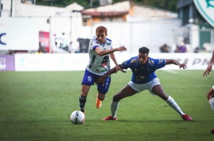 ESQUENTOU - A Chapecoense oficializou proposta para o meia Clésio Cebolinha, de apenas 21 anos, destaque do URT no Campeonato Mineiro. A viabilização do negócio está nas mãos do Nação Esportes Clube de Joinville, dono dos direitos do atleta.