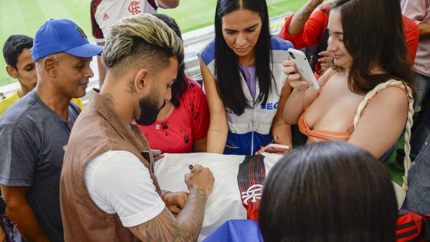 GALERIA: Nunes e Gabigol são eternizados na Calçada da Fama do Maracanã