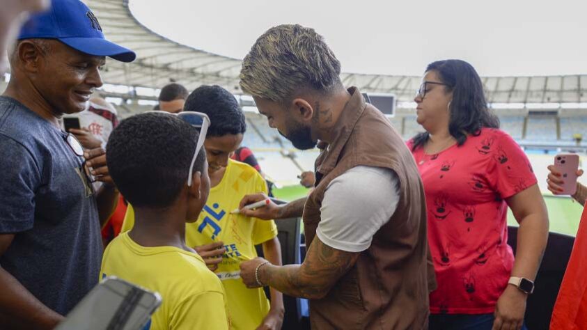 GALERIA: Nunes e Gabigol são eternizados na Calçada da Fama do Maracanã