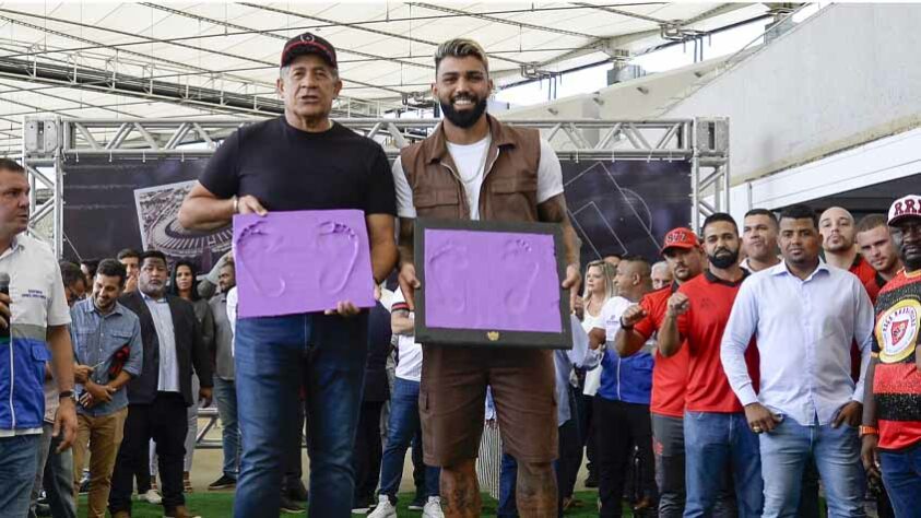 GALERIA: Nunes e Gabigol são eternizados na Calçada da Fama do Maracanã