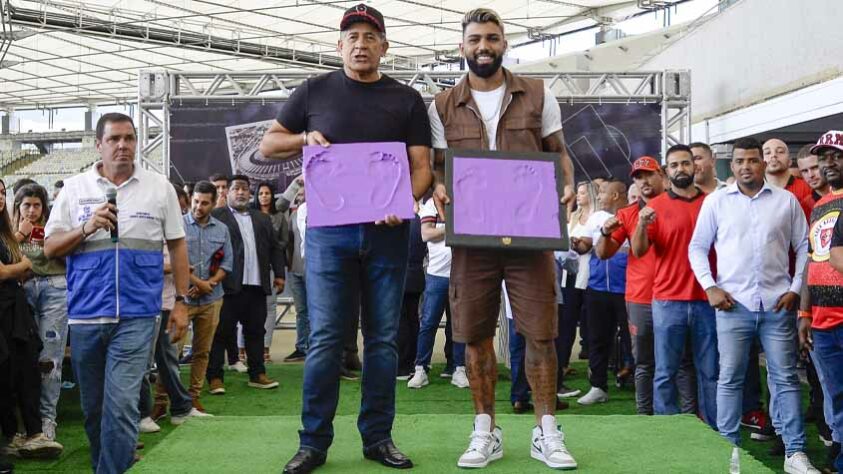 GALERIA: Nunes e Gabigol são eternizados na Calçada da Fama do Maracanã