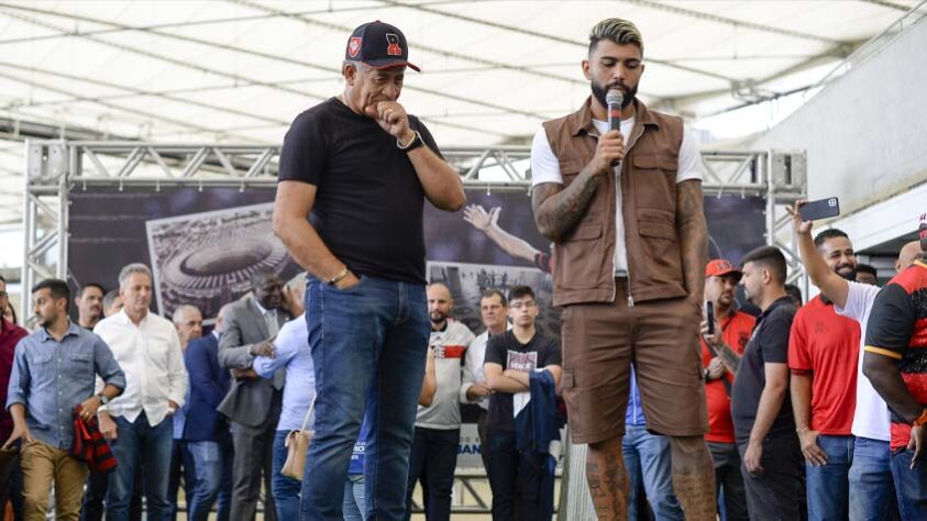 GALERIA: Nunes e Gabigol são eternizados na Calçada da Fama do Maracanã