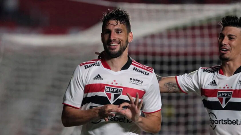 Tinha tudo para ser o dia de Calleri. O matador do Morumbi fez um gol legal, outros dois anulados, deu assistência e foi o destaque no primeiro tempo. Mas na etapa final o Ceará mostrou que a boa fase internacional não é à toa e conseguiu arrancar um empate em 2 a 2 com o São Paulo no Morumbi, pelo Brasileirão, neste sábado (28).. Eis as notas, por Rafael Ribeiro: