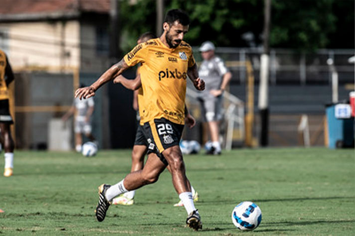 Camacho (32 anos) - Posição: meia - Clube: Santos