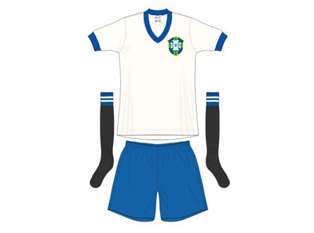 1938 - Ainda de branco e azul, a Seleção abandonou o estilo 'polo' e apostou numa gola V, manga curta e um novo escudo da CBD. 
