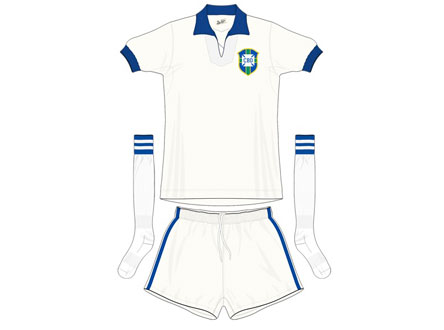 1950 - O Brasil a abandonou a gola V, voltou com a polo e obteve um escudo da CBD mais semelhante com os atuais da CBF.