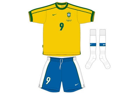 1998 - Na Copa de 1998, entrou a Nike como fornecedora (que permanece até os dias atuais) e a camisa teve algumas listras verdes na manga, além de voltar com a gola redonda.