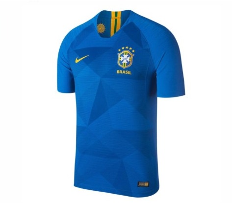 2018 - A segunda camisa da Seleção era preenchida por formas geométricas com diferentes tons de azul.