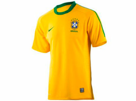 2010 - A camisa contava com menos detalhes em verde. 