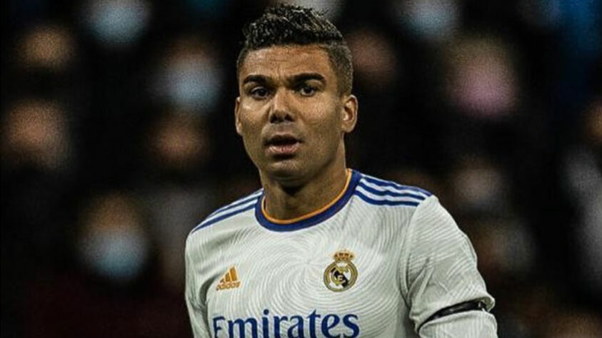 O Casemiro atrai interesse da Juventus e do PSG. O Calcio Mercato ainda afirma que a equipe italiana está mais próxima de formalizar uma proposta futura para o jogador do Real Madrid.