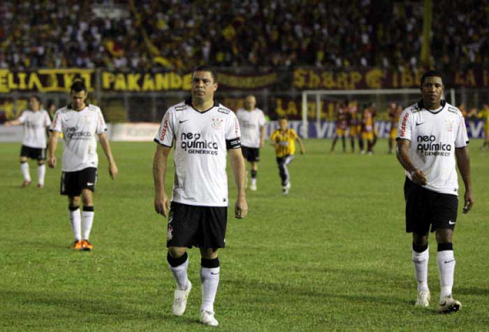 Corinthians 0 x 0 Deportes Tolima-COL - Fase preliminar da Libertadores de 2011 - Talvez um dos maiores vexames internacionais do Corinthians foi ter empatado em casa nas fases preliminares da Liberadores com o desconhecido Tolima, para depois cair para os colombianos sem ao menos entrar na fase de grupos.