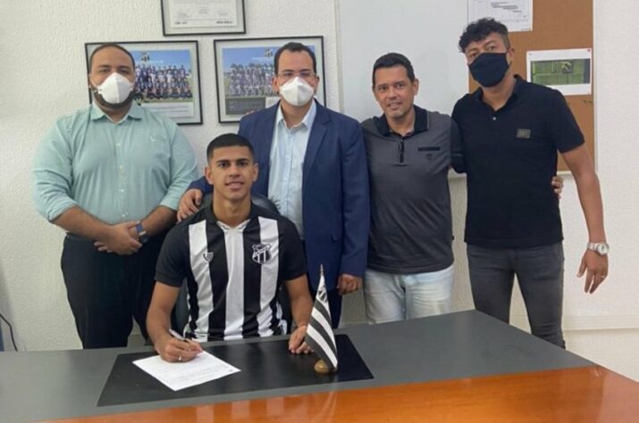 FECHADO - Uma das maiores promessas do Fluminense-PI nos últimos anos, o zagueiro David, de 19 anos, assinou contrato nesta semana com o Ceará. O defensor de 1,88 m chega para reforçar a equipe sub-20 do Vozão por empréstimo até o fim de 2022, com passe fixado em R$ 450 mil.