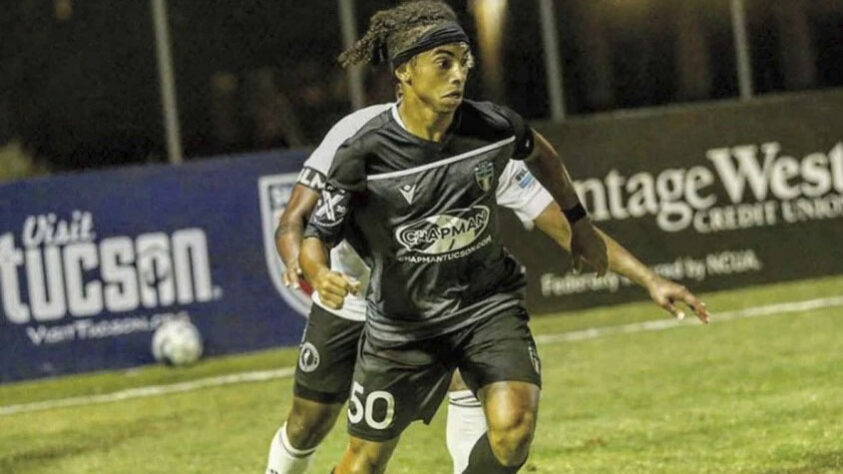 FECHADO - Darius Lewis, atacante de Trinidad e Tobago, é o primeiro reforço para integrar o time de aspirantes do Botafogo. O atleta já realizou exames médicos para fechar com o alvinegro.