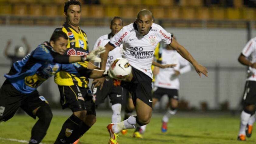 Deportivo Táchira-VEN 1 x 1 Corinthians - jogo da fase de grupos da Libertadores de 2012 - A campanha do histórico título da Libertadores começou com um empate diante do Deportivo Táchira, na Venezuela.