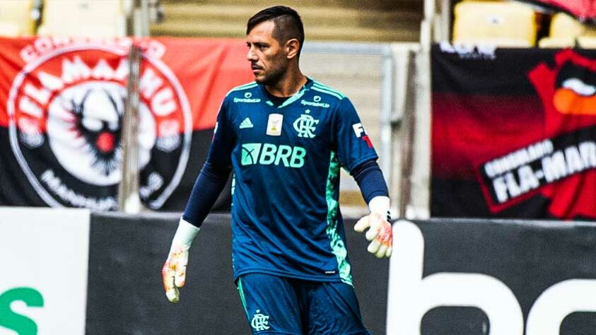 Diego Alves - goleiro - 37 anos - atualmente no Flamengo